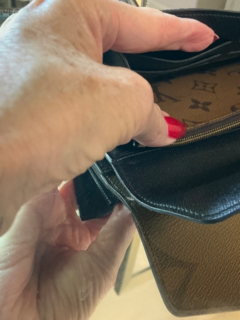 Authentic Louis Vuitton Sarah Wallet Reverse Monogram - Picture 12 of 14